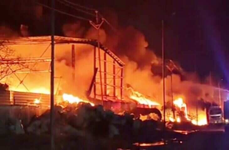 पीथमपुर के सेक्टर-3 में इंडस्ट्रियल वेस्ट डिस्पोजल कंपनी में लगी भीषण आग, 12 घंटे की मशक्कत के बाद काबू