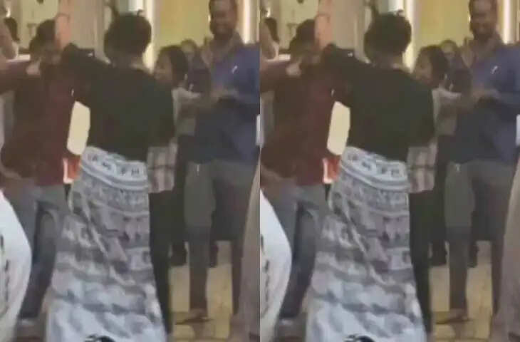 लड़की की एंट्री से बढ़ा लड़कों का जोश, वायरल हुआ ये रोडसाइड डांस का वीडियो