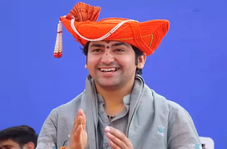 धीरेंद्र कृष्ण शास्त्री का बयान वायरल, बोले- &lsquo;भगवानों का भी ट्रेंड आता है&rsquo;, नीम करोली बाबा और साईं बाबा का किया जिक्र