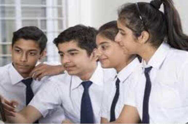 CBSE की नई गाइडलाइन: मौजूदा 10वीं के छात्रों पर नहीं लागू होगी थ्री लैंग्वेज पॉलिसी, वीडियो में जाने बोर्ड ने दी बड़ी राहत