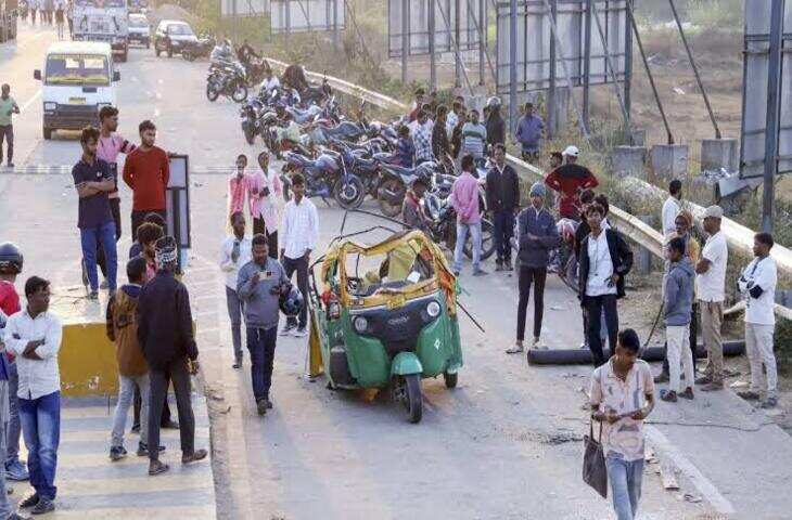 ई-रिक्शा में सवार हुईं तीन महिलाएं, कपड़ा व्यापारी के बैग से 3.92 लाख रुपये पार; फुटेज में देंखे पुलिस जांच में जुटी