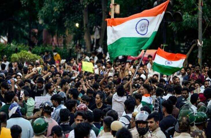 NEET पेपर लीक विरोध: जयपुर में हाईकोर्ट वकीलों का प्रदर्शन, छात्रों के समर्थन में पैदल मार्च; फुटेज में देंखे RU में भूख हड़ताल जारी