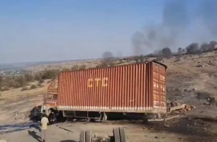 बूंदी के बिजौलिया घाटे पर दीवार से टकराते ही ट्रक में लगी भयानक आग, ड्राइवर ने कूदकर बचाई जान