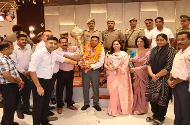 हापुड़ एएसपी विनीत भटनागर का वाराणसी तबादला, पुलिस विभाग ने दी भावुक विदाई