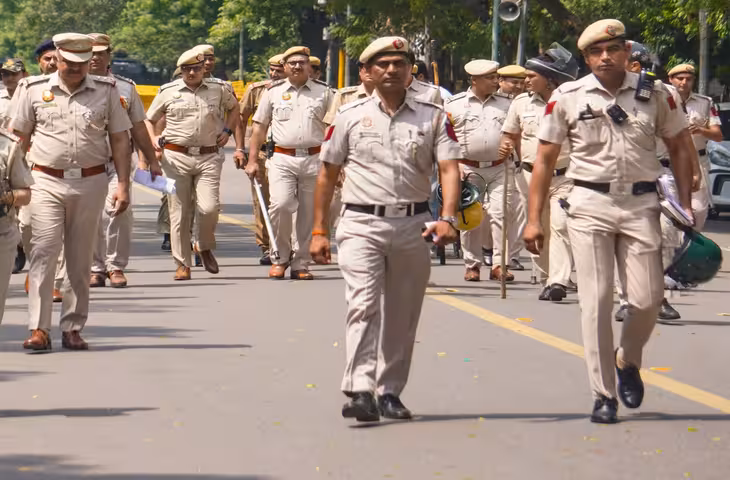 दिल्ली पुलिस कॉन्स्टेबल भर्ती में फर्जीवाड़ा, अपनी जगह दूसरे युवक को दौड़ाया; 19 वर्षीय उम्मीदवार गिरफ्ता