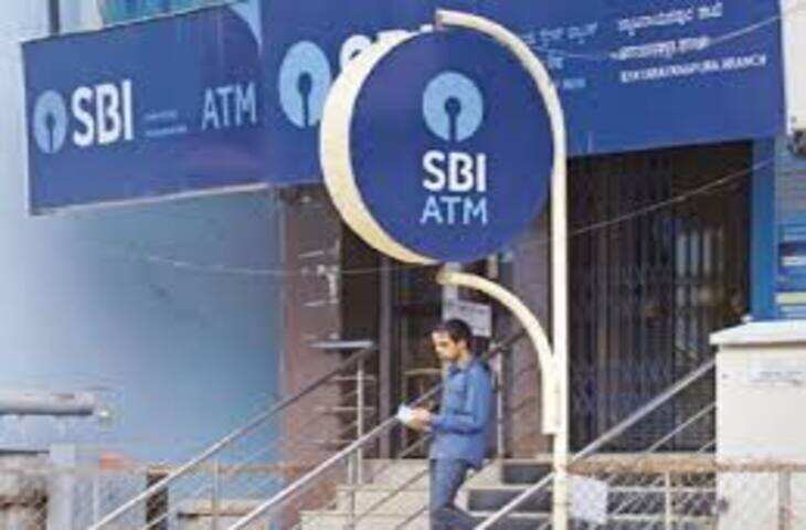 सूरत में SBI बैंक में 50 लाख की लूट, हथियारबंद बदमाश स्पोर्ट्स बाइक से फरार