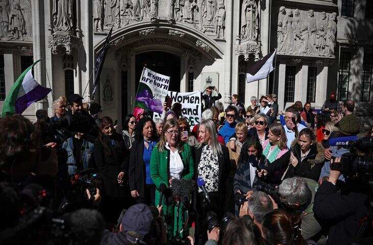 यू.के. की शीर्ष अदालत की महिला की परिभाषा ने लिंग पर बहस को और ध्रुवीकृत कर दिया