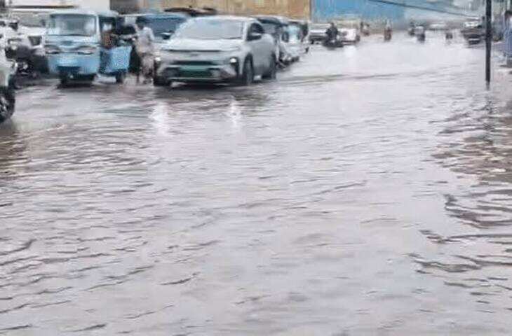 यूपी में बारिश से बाढ़ जैसे हालात, प्रयागराज में घरों में घुसा पानी; वीडियो में देंखे ओडिशा में स्कूल के 322 लोग फंसे