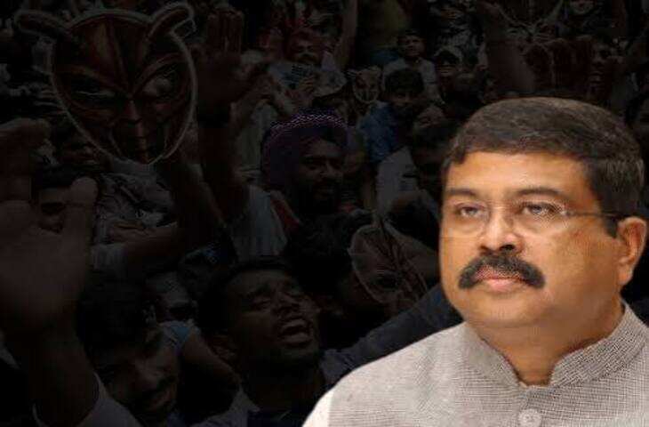36 दिन के छात्र आंदोलन के आगे झुकी सरकार, वीडियो में जाने धर्मेंद्र प्रधान के इस्तीफे को अंतरराष्ट्रीय मीडिया ने बताया ऐतिहासिक मोड़