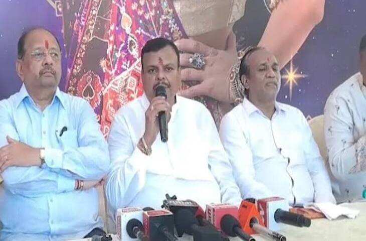 मुंबई गरबा में मुस्लिमों की एंट्री पर BJP की शर्त, वीडियो में विधायक बोले- तिलक लगाकर देवी की पूजा करनी होगी