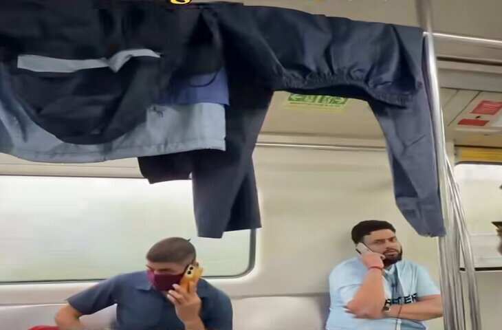 दिल्ली मेट्रो बनी कपड़े सुखाने की जगह! यात्रियों ने डिब्बे में फैलाए गीले कपड़े, वीडियो देख हैरान रह जाएंगे
