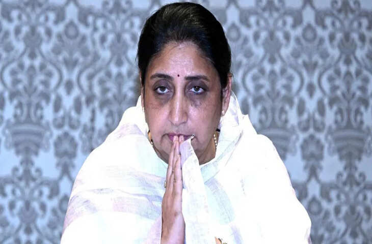 बारामती उपचुनाव को लेकर महाराष्ट्र की सियासत गरमाई, सुनेत्रा पवार दिल्ली पहुंचीं