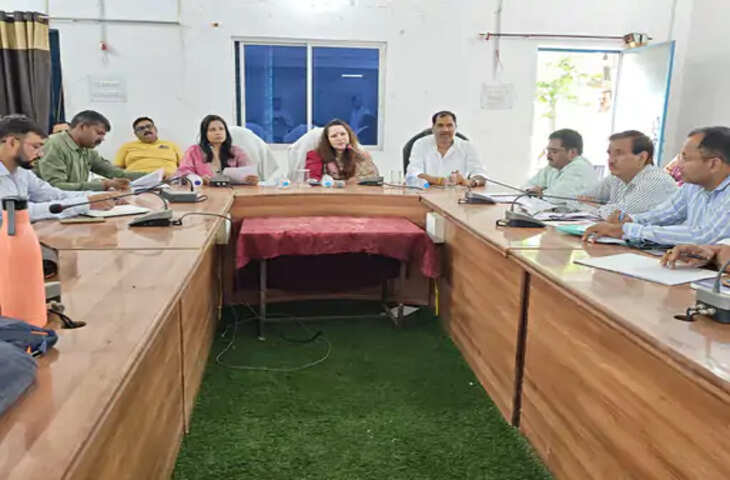 मैहर कलेक्टर की सख्ती: अमरपाटन की समीक्षा बैठक में अधिकारियों को दिए त्वरित समाधान के निर्देश