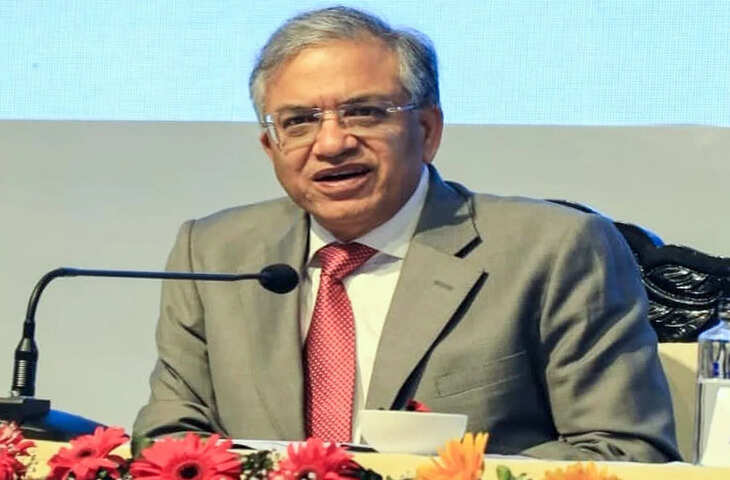 SIR पर याचिका में CEC ज्ञानेश कुमार पर सवाल, 14 फैसले रद्द करने और महाराष्ट्र में प्रक्रिया रोकने की मांग