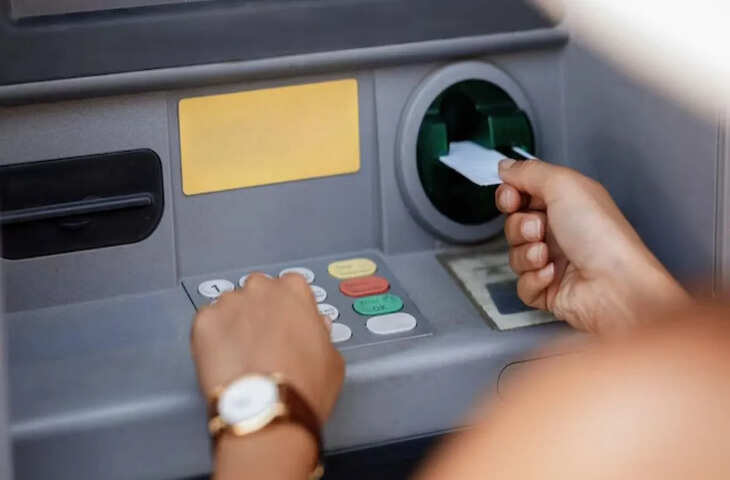 ATM से कैश निकालने वालों के लिए जरूरी खबर! SBI की फ्री लिमिट के बाद देना होगा इतना चार्ज