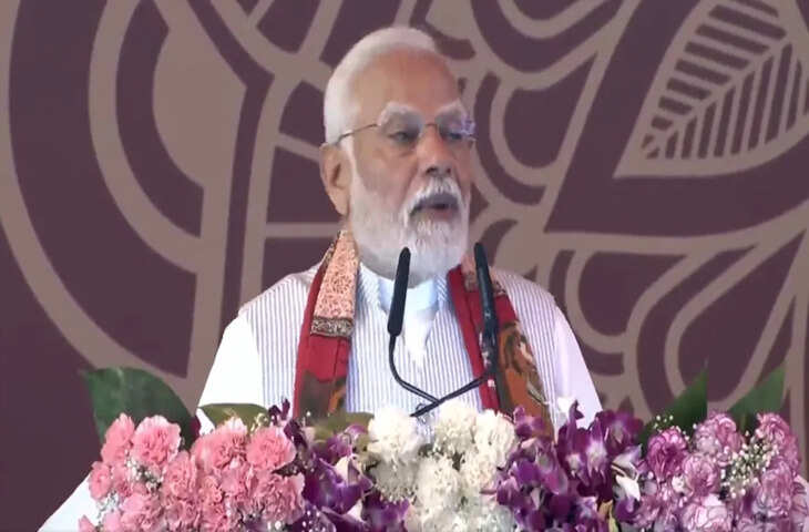 पीएम मोदी सांसद के तौर पर 50वीं बार वाराणसी पहुंचे, कहा 'काशी से मिले प्यार का ऋणी हूं'