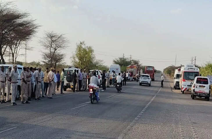गोमट गांव के पास भीषण सड़क हादसा, बस और ट्रक की टक्कर के बाद लगी आग; कई सवारियों के हताहत होने की आशंका
