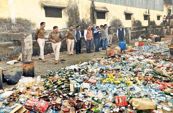 Satna News: अवैध शराब तस्करी पर आबकारी विभाग की बड़ी कार्रवाई, महिला समेत दो गिरफ्तार