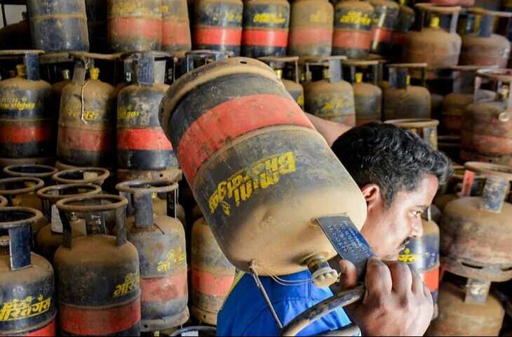 LPG Crisis: गैस की कमी होने पर किसे मिलेगी पहले सिलेंडर की सप्लाई, जाने सरकार की लिस्ट में आपका नंबर कब आएगा?​​​​​​​