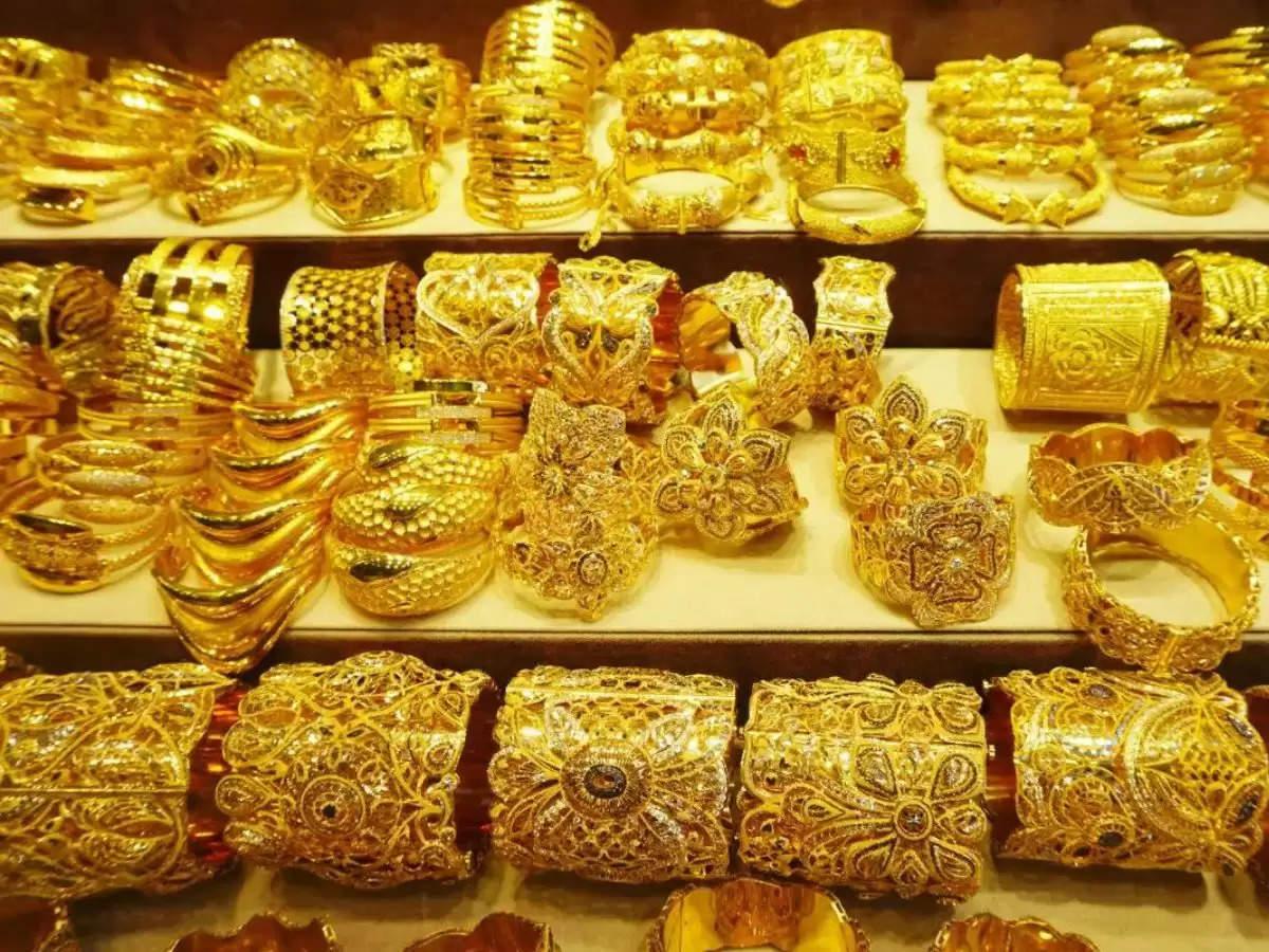 सोना-चांदी की कीमतें आज: 53 हजार के करीब पहुंचा सोना, चांदी भी 63 हजार के पार, देखें ताजा रेट