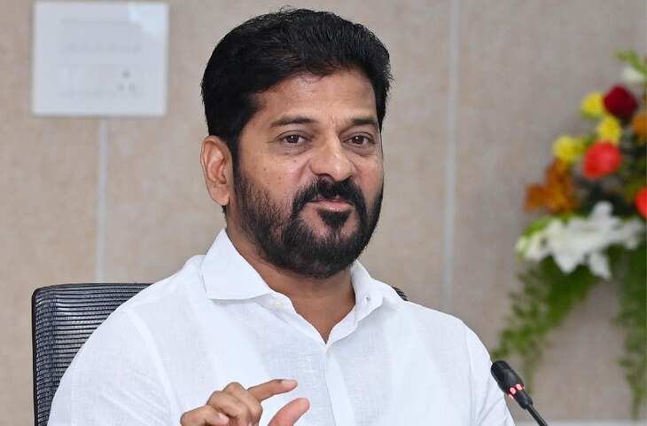 राजनीति से हटकर CM रेवंत रेड्डी का फैमिली मोमेंट वायरल, पोते के लिए बनाई पूड़ियां, लोगों ने कहा- 'यही है असली प्यार'​​​​​​​