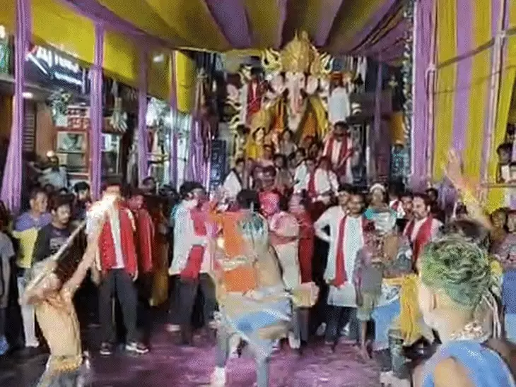 मुजफ्फरपुर में गूंजा &lsquo;गणपति बप्पा मोरया&rsquo;, अबीर-गुलाल के बीच भगवान गणेश को दी गई विदाई