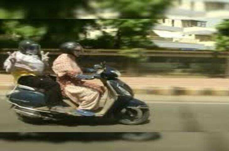 गर्मी से बचने के लिए शख्स ने लगाया गजब का जुगाड़, बाइक पर बना लिया चलता-फिरता &lsquo;कमरा&rsquo;