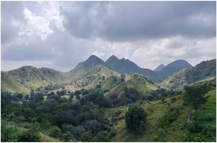 4 राज्य, 800 किलोमीटर में फैली अरावली पर्वतमाला क्यों है उत्तर भारत की जरुरत ? दिल्लीवालों रट लो सबसे प्राचीन पर्वत श्रंखला की नयी परिभाषा&nbsp;