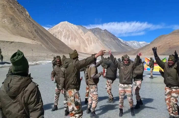 पैगोंग झील पर 14,300 फीट की ऊंचाई से ITBP जवानों ने मनाई रंगों वाली होली