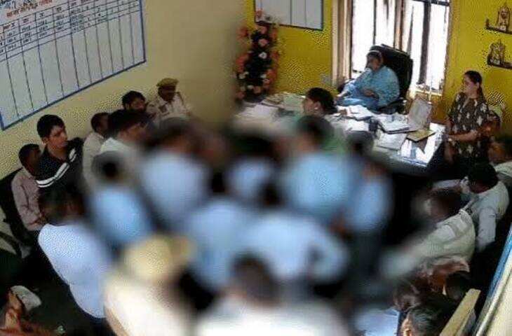 जयपुर में चुनावी ड्यूटी पर टीचर को कार्यमुक्त करने पर हंगामा, फुटेज में देंखे स्कूल में घुसे 40-50 लोग; प्रिंसिपल को धमकी देने का आरोप