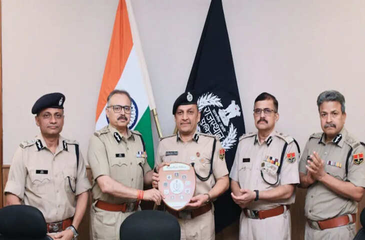डीजीपी राजीव कुमार शर्मा ने 3 अधिकारियों को डीजीपी डिस्क से किया सम्मानित