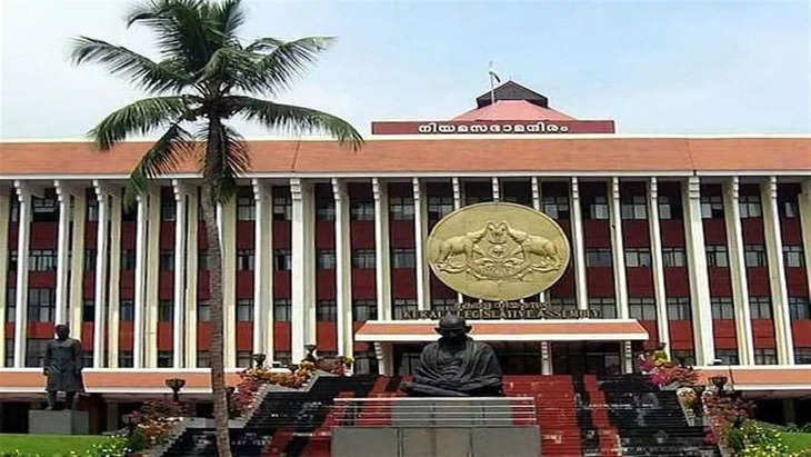 Kochi केरल विधानसभा में हंगामे के लिए सात यूडीएफ विधायकों पर गैर जमानती धाराओं के तहत मामला दर्ज किया गया है