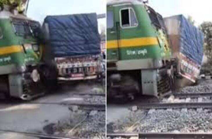 रेलवे फाटक पर लापरवाही पड़ी भारी! टेंपो फंसा और ट्रेन ने मारी जोरदार टक्कर, वीडियो वायरल