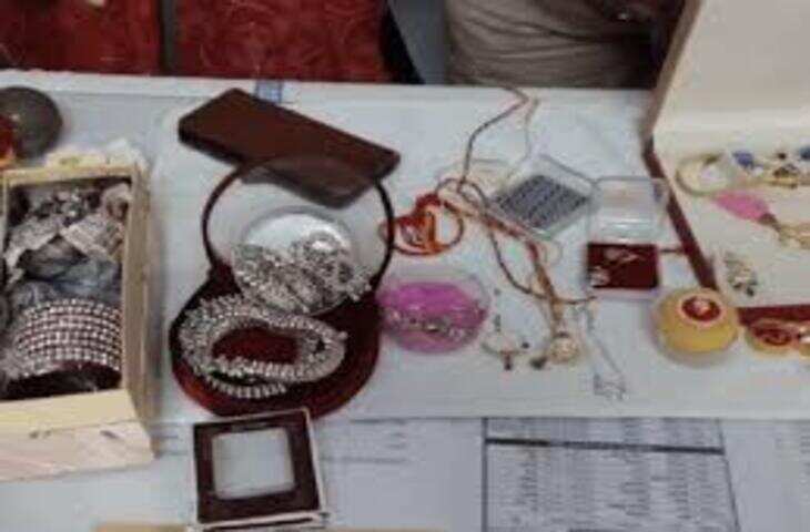 जोधपुर ट्रेन में छूटा गहनों से भरा बैग, जीआरपी की तत्परता से 9 लाख के जेवरात सुरक्षित लौटे