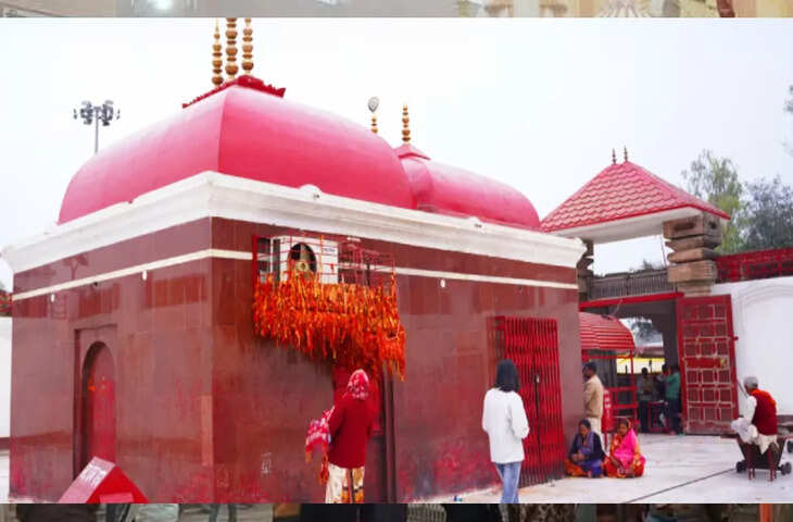 मां दुर्गा के थावे मंदिर में चोरी, सोने चांदी के आभूषण व लॉकर से कीमती सामान ले उड़े चोर