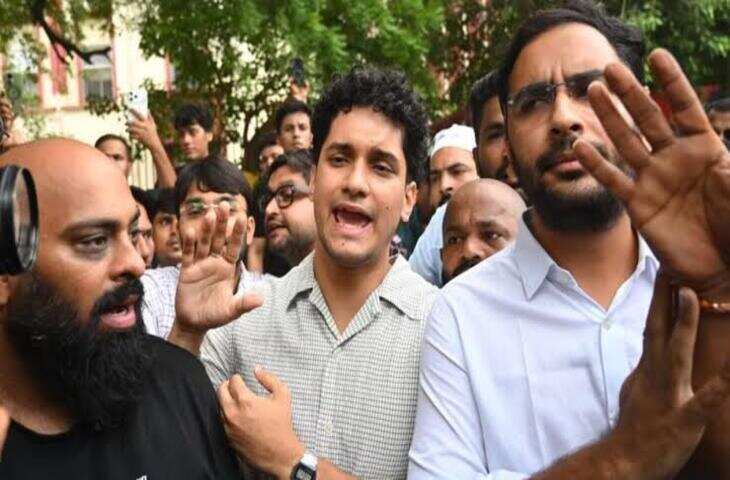 स्वतंत्र भारद्वाज के समर्थन में दिल्ली में हिंदू संगठन का प्रदर्शन, वीडियो में जाने SC/ST एक्ट और अन्य धाराओं पर उठाए सवाल