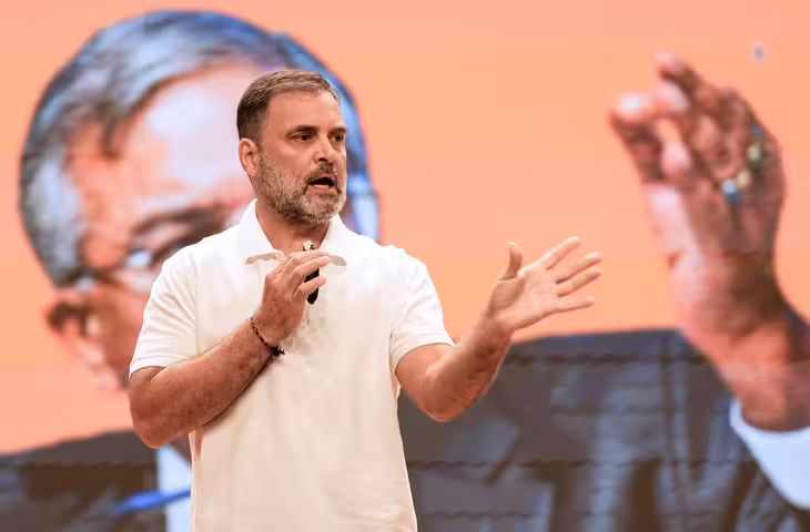 'विदेशी कंपनियों के आगे झुकी सरकार!' राहुल गांधी का दावा&mdash; ₹2000 से ऊपर के UPI ट्रांजेक्शन पर लगेगा चार्ज?