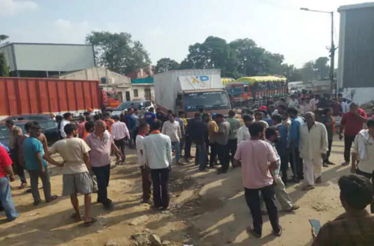 जयपुर में तेज रफ्तार ट्रक ने बाइक सवार परिवार को मारी टक्कर, 3 साल के बच्चे की मौत; तीन घायल