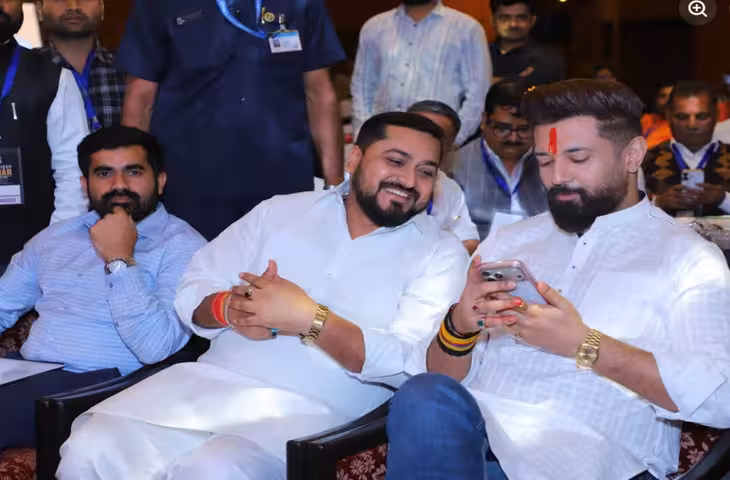 मुजफ्फरपुर में घर ढहाने के मामले में गिरफ्तार आनंद कुमार का दावा, &lsquo;मौके पर मौजूद युवक विधायक और उनके भाई से थे संपर्क में&rsquo;