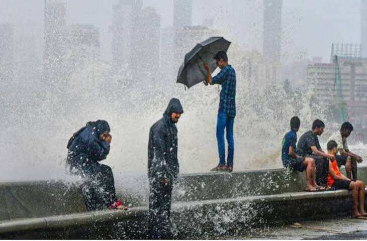 देशभर में मानसून का असर: मुंबई में रेड अलर्ट, 15 फीट ऊंची लहरों की चेतावनी; वीडियो में जाने राजस्थान-दिल्ली में झमाझम बारिश