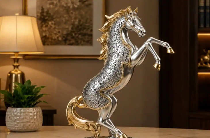 Running Horse Statue Benefits: घर और ऑफिस में दौड़ते हुए घोड़े की मूर्ति रखने से मिलती है तरक्की? जानें सही दिशा और वास्तु नियम