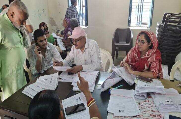 सुप्रीम कोर्ट ने चुनाव आयोग से मांगा जवाब, फुटेज में जाने वोटर्स को नोटिस देने के आधार पर उठाए सवाल