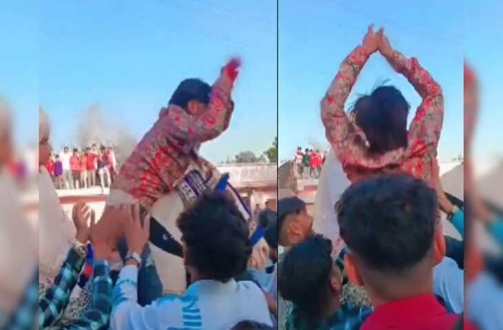बारात में दोस्त पर चढ़ा नागिन डांस का खुमार, सड़क पर लोट-लोटकर किया डांस, VIDEO हुआ वायरल
