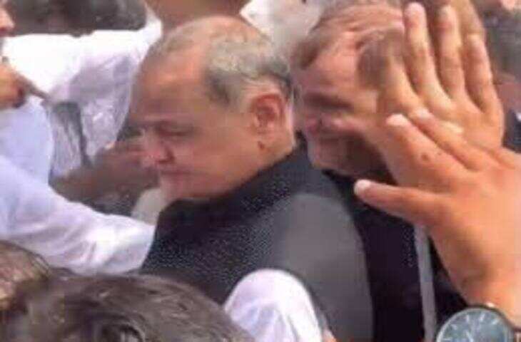 जयपुर में &lsquo;वोट चोरी&rsquo; के मुद्दे पर कांग्रेस का प्रदर्शन, वीडियो में जाने वाटर कैनन के बाद गहलोत-डोटासरा समेत कई नेता हिरासत में