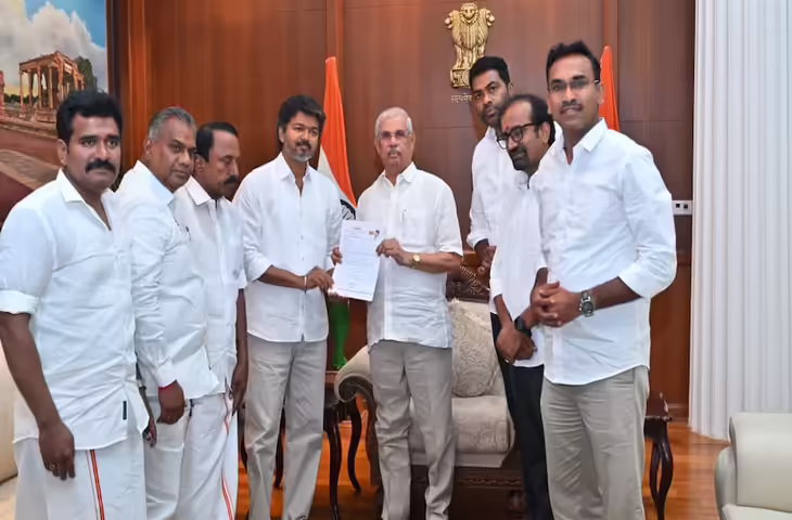 विजय ने पेश किया सरकार बनाने का दावा, राज्यपाल बोले- पहले 118 MLAs के साइन लेकर आइए