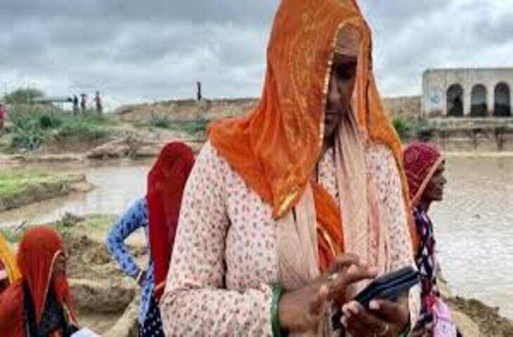 कॉलेज में अनियमितताओं की स्टूडेंट ने की शिकायत, हाथापाई करने लगा टीचर; वीडियो देख भड़के यूजर्स