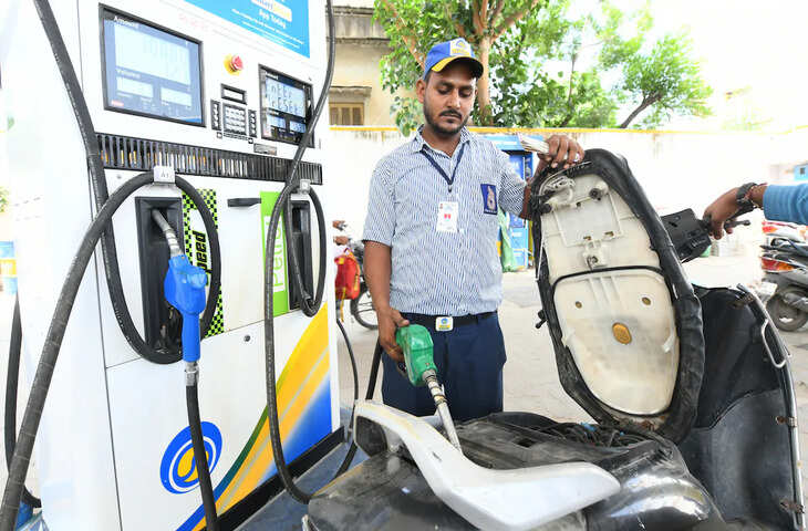 Petrol Diesel Price Update: सुबह 6 बजे बदल गए पेट्रोल और डीजल के दाम, आपके शहर का नया रेट यहां देखें