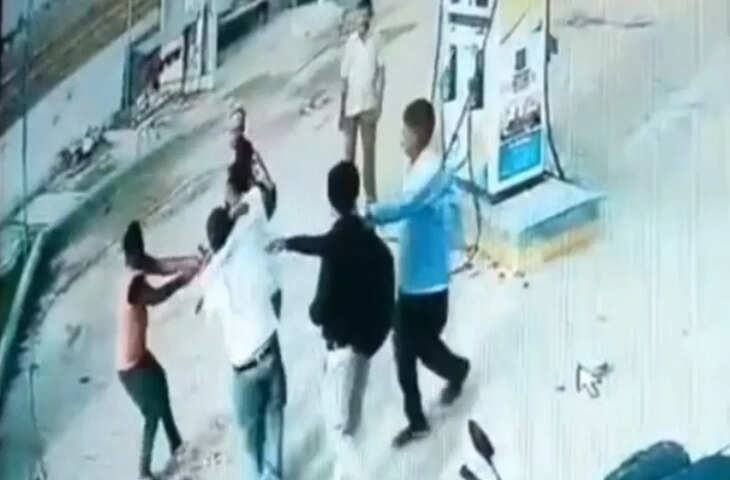 देवरिया में पेट्रोल पंप पर दबंगई: पेट्रोल खत्म होने पर मैनेजर व कर्मचारियों की पिटाई, CCTV में कैद घटना वायरल