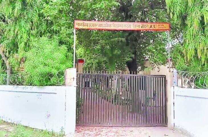 मैहर के स्कूल में नाबालिग छात्रों को दिखाई गई 'ए' सर्टिफिकेट फिल्म, जिला प्रशासन ने लिया सख्त एक्शन