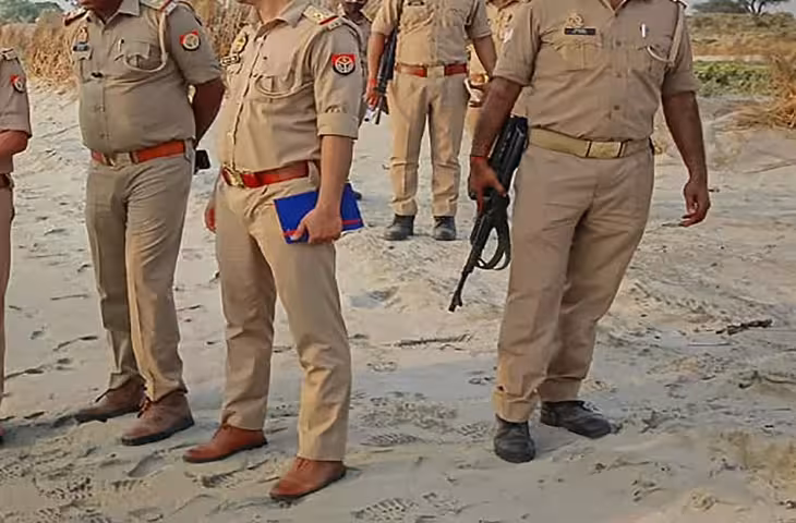 अंबेडकरनगर में बिजली चोरी पकड़ने गए जेई को कमरे में बंद कर पीटा, मोबाइल भी तोड़ा; पुलिस ने पहुंचकर बचाया